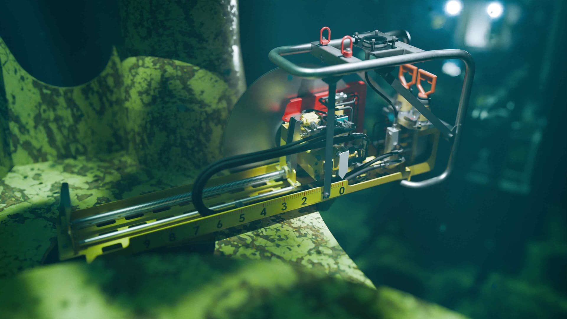 Decom Engineering Tracksaw cutting underwater structure