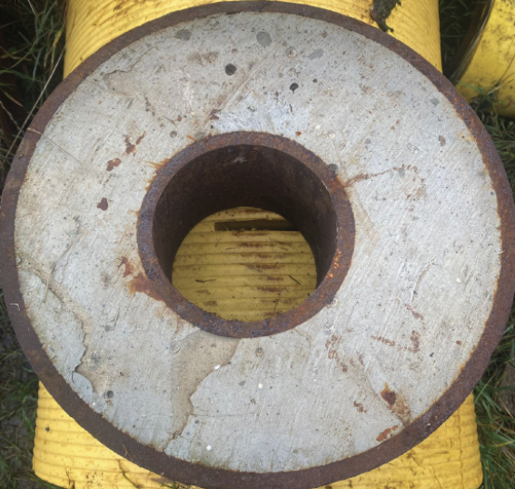 Concrete and steel underwater pipe cleanly cut
